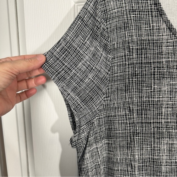 Alfani size L tunic top, b/w, colorblock, short sleeve, transitional, fall - Picture 6 of 7